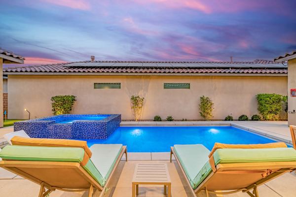 Exclusive Oasis: Pool, Spa & Golf Access