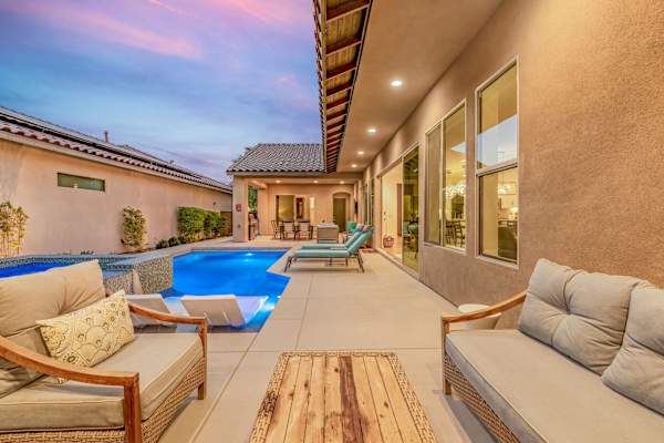 Exclusive Oasis: Pool, Spa & Golf Access