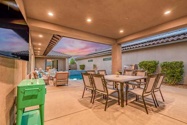 Exclusive Oasis: Pool, Spa & Golf Access