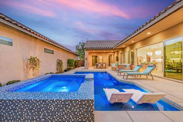 Exclusive Oasis: Pool, Spa & Golf Access