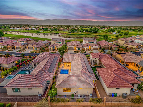 Exclusive Oasis: Pool, Spa & Golf Access
