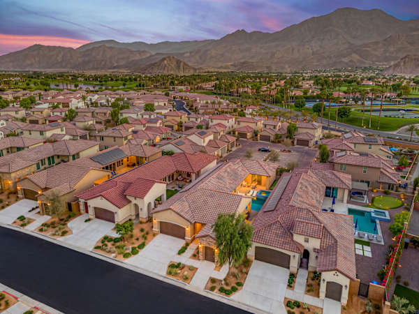 Exclusive Oasis: Pool, Spa & Golf Access