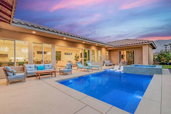 Exclusive Oasis: Pool, Spa & Golf Access