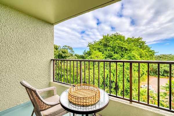 Cozy lanai to enjoy your morning coffee and take in the peaceful views