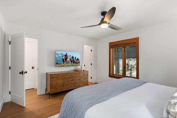 Abode at Sundance, spacious & cozy, walk to lift, hot tub & pool