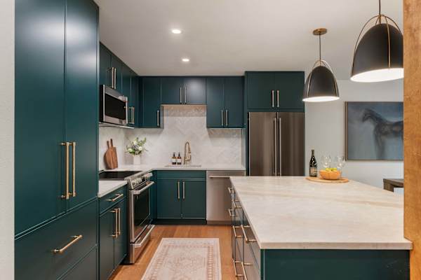 Abode at Sundance, spacious & cozy, walk to lift, hot tub & pool