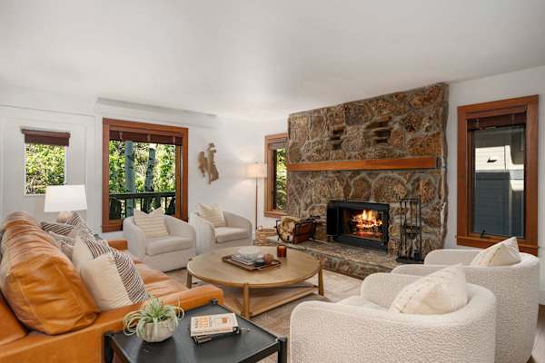 Abode at Sundance, spacious & cozy, walk to lift, hot tub & pool