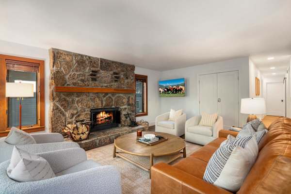Abode at Sundance, spacious & cozy, walk to lift, hot tub & pool