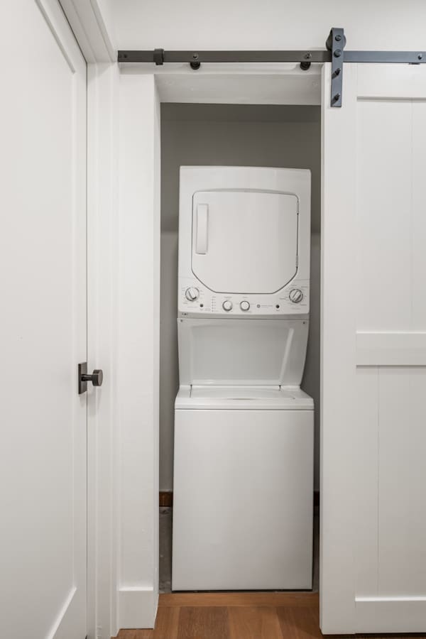 Abode at Sundance, spacious & cozy, walk to lift, hot tub & pool