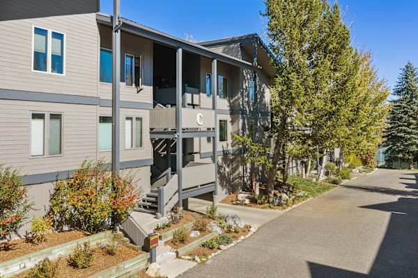 Abode at Sundance, spacious & cozy, walk to lift, hot tub & pool