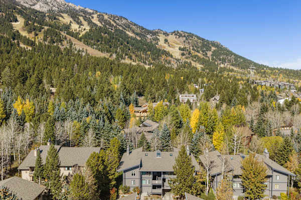 Abode at Sundance, spacious & cozy, walk to lift, hot tub & pool