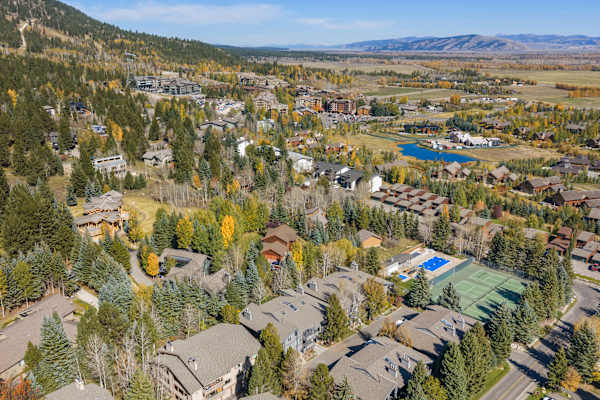Abode at Sundance, spacious & cozy, walk to lift, hot tub & pool
