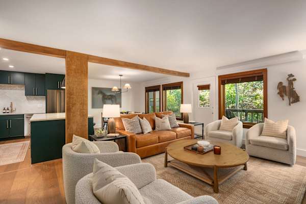 Abode at Sundance, spacious & cozy, walk to lift, hot tub & pool