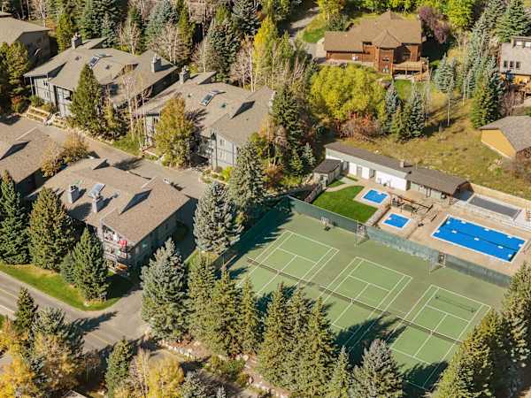 Abode at Sundance, spacious & cozy, walk to lift, hot tub & pool