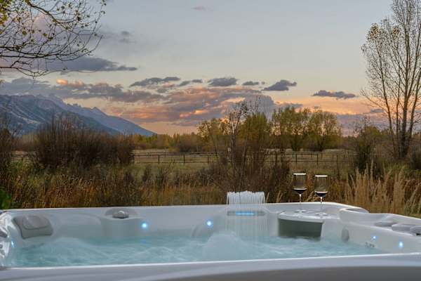 Abode at Sweetwater, Teton views, outdoor living, private pond