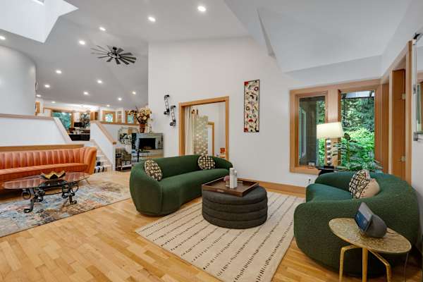 Woodinville Retreat | Decks | BBQ & Fireplace 12 Plenty of comfortable seating for everyone.