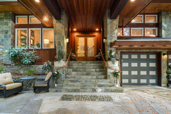 Woodinville Retreat | Decks | BBQ & Fireplace 9 Welcome to your home away from home!
