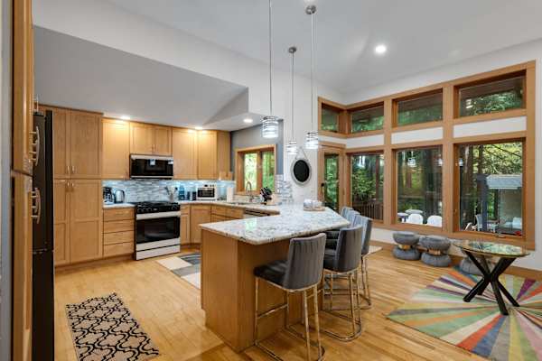 Woodinville Retreat | Decks | BBQ & Fireplace 18 Woodinville Retreat | Decks | BBQ & Fireplace