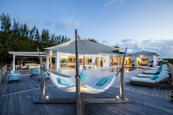 Villa Azur Dream – 7-Bedroom Ocean View Luxury Villa with Pool & Gym in Terres Basses, St. Martin