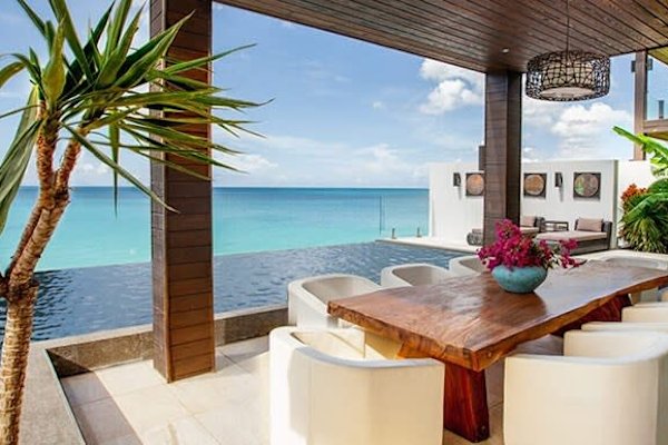 Barracuda Negra – Oceanfront Luxury Villa at Tamarind Hills, Antigua