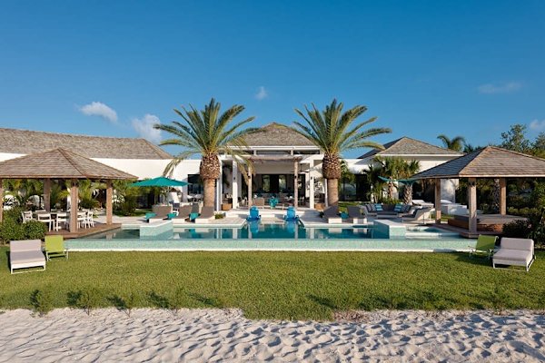 Villa Sentosa – 8-Bedroom Luxury Beachfront Villa in Grace Bay, Turks and Caicos