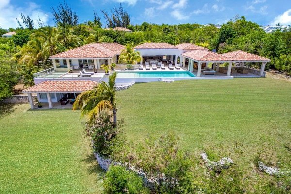 Villa LA FAVORITA – Oceanfront Elegance with Moroccan Flair in Terres Basses, St. Martin