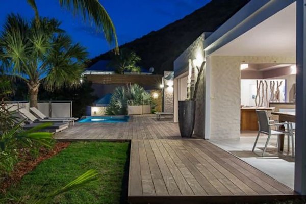 Villa Bikini | Contemporary Ocean View Retreat in Lorient
