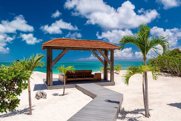 Beach Shack – Romantic Beachfront Hideaway on Grace Bay