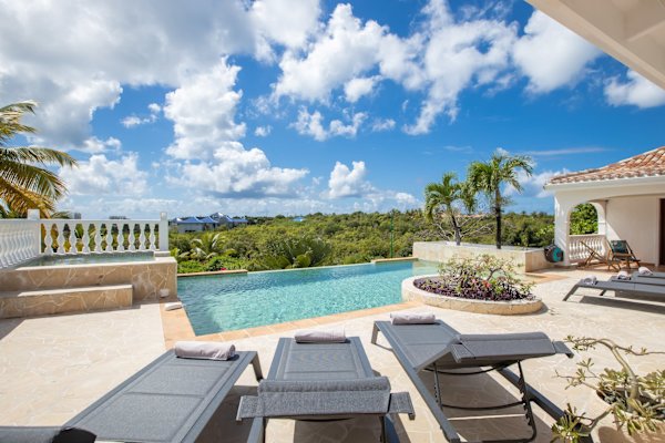 Villa La Rose du Désert – Elegant Mediterranean-Style Villa with Sea Views