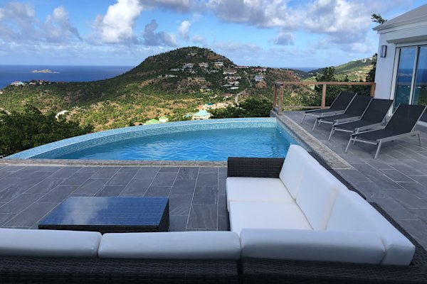 Villa with Privacy and an astonishing view on top of the hill
