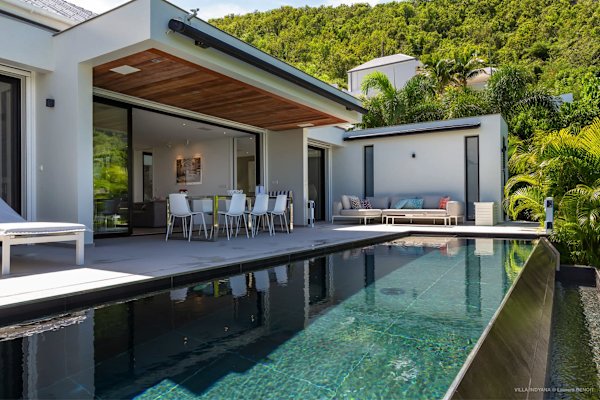 Newly built Villa overlooks a landscape of green rolling hills and palms