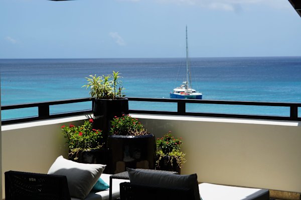 Crowsnest – Coral Cove 14 | Luxury Beachfront Penthouse on Paynes Bay, Barbados