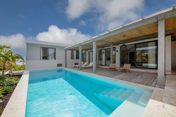 Sands of Serenity – Contemporary 5-Bedroom Villa with Infinity Pool in Jan Thiel, Curaçao