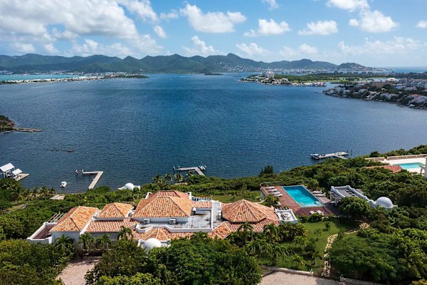 La Vue Folle – Iconic Lagoon-View Villa Overlooking Simpson Bay, St. Martin