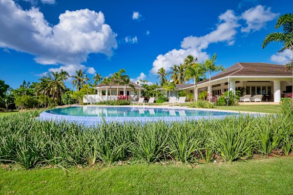 Villa Los Mangos | Tropical Family Luxury Near Minitas Beach