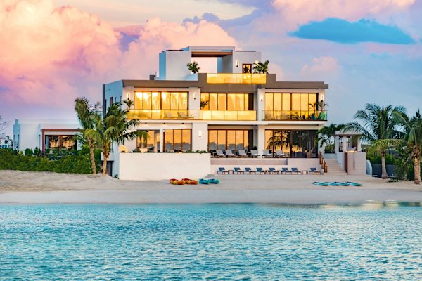 Solara | Contemporary Beachfront Luxury in Turtle Tail
