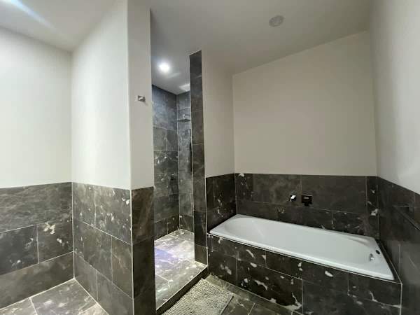 1st bathroom in suite