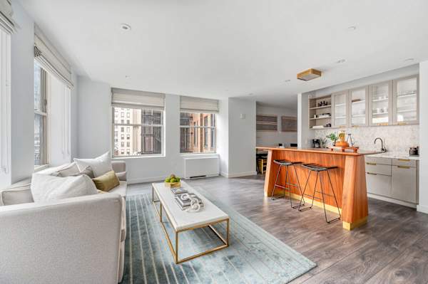 17John: Presidential King Suite with Sofa Bed