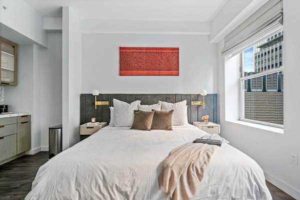 17John: Classic King Studio Apartment