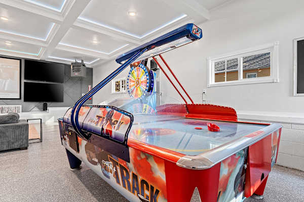Pine Terrace/Hot Tub/Entertainment Garage/6bdrm