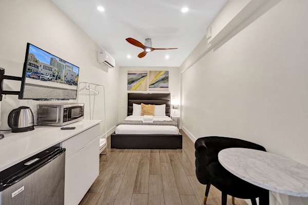 Chic Studio Steps to Fort Lauderdale Beach