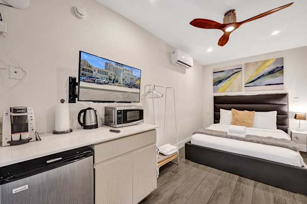 Well-appointed studio bedroom with full kitchenette