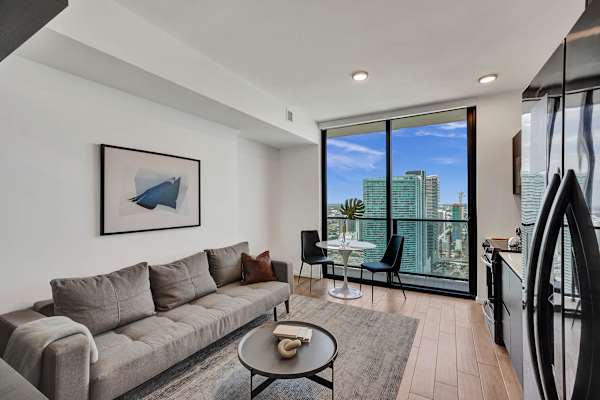 Miami Lux Studio 45th floor City and Bay Views