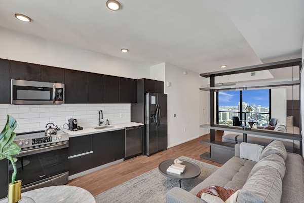 Miami Lux Studio 45th floor City and Bay Views