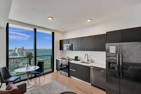 Miami Lux Studio 45th floor City and Bay Views