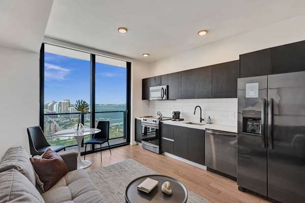 Miami Lux Studio 45th floor City and Bay Views