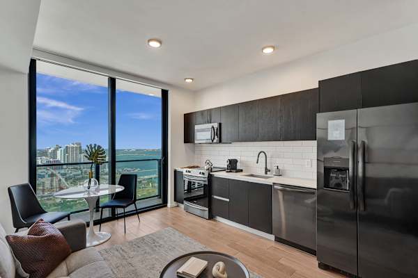 Miami Lux Studio 45th floor City and Bay Views