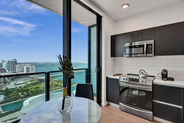 Miami Lux Studio 45th floor City and Bay Views
