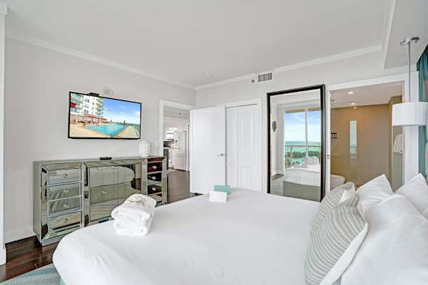 Bright Spacious 2BR Miami Retreat Balcony View