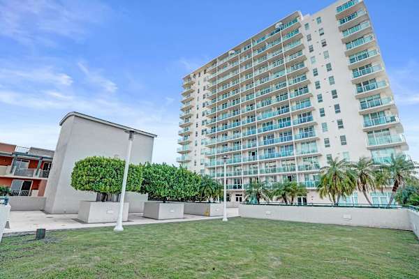 Bright Spacious 2BR Miami Retreat Balcony View